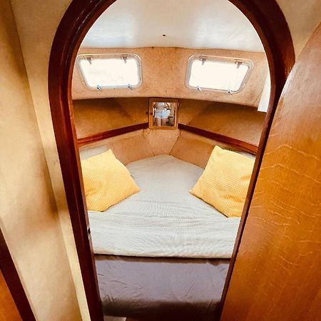 Stylish 80'S Fishing Boat Hotel Sant Adria de Besos Exterior photo